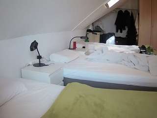 voyeurcam-julmodels-bed-4