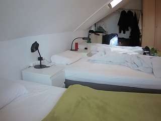 voyeurcam-julmodels-bed-4