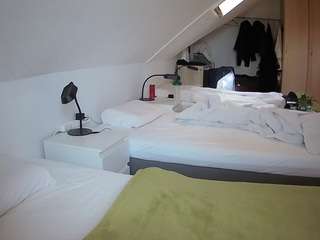 voyeurcam-julmodels-bed-4