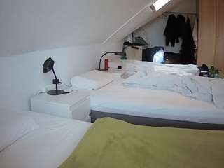 voyeurcam-julmodels-bed-4