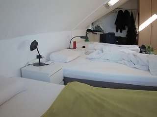 voyeurcam-julmodels-bed-4