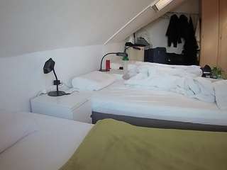 voyeurcam-julmodels-bed-4