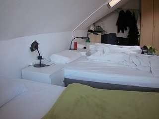 voyeurcam-julmodels-bed-4