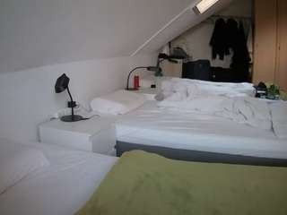 voyeurcam-julmodels-bed-4