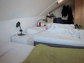 voyeurcam-julmodels-bed-4
