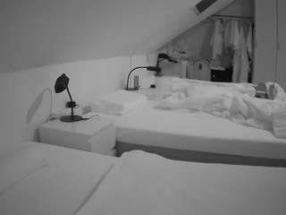 voyeurcam-julmodels-bed-4