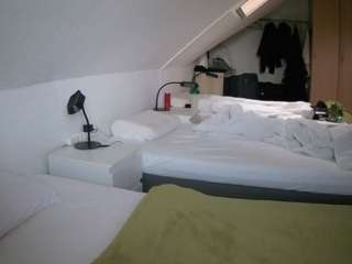 voyeurcam-julmodels-bed-4
