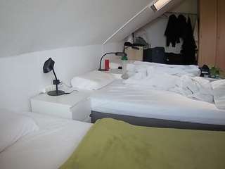 voyeurcam-julmodels-bed-4