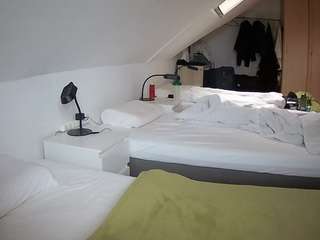 voyeurcam-julmodels-bed-4