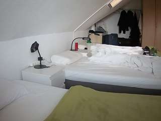 voyeurcam-julmodels-bed-4