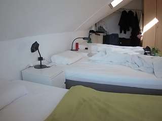 voyeurcam-julmodels-bed-4