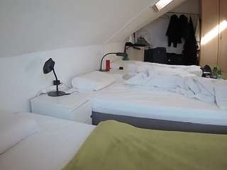 voyeurcam-julmodels-bed-4