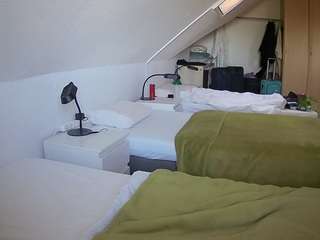 voyeurcam-julmodels-bed-4