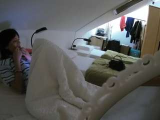 voyeurcam-julmodels-bed-4