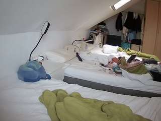 voyeurcam-julmodels-bed-4
