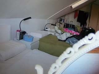 voyeurcam-julmodels-bed-4