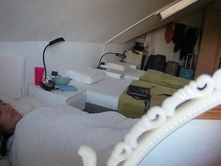 voyeurcam-julmodels-bed-4