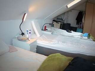 voyeurcam-julmodels-bed-4