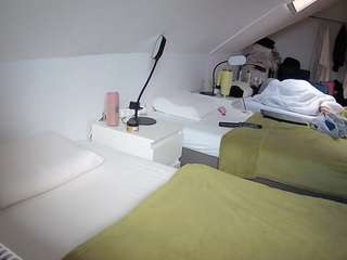 voyeurcam-julmodels-bed-4