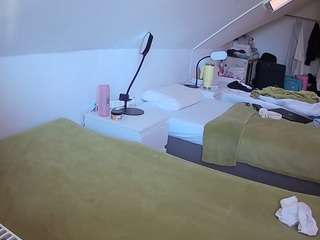 voyeurcam-julmodels-bed-4