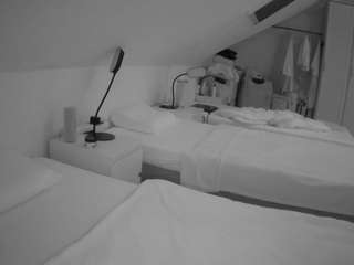 voyeurcam-julmodels-bed-4