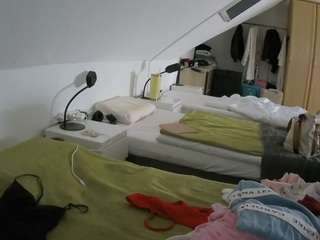 voyeurcam-julmodels-bed-4
