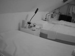 voyeurcam-julmodels-bed-4