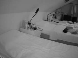 voyeurcam-julmodels-bed-4