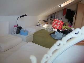 Julmodels Bedroom-D4 live cam — amateur, flash, flashing