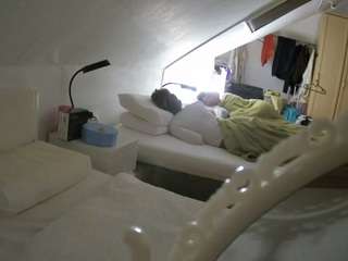 Julmodels Bedroom-D4 live cam — amateur, flash, flashing