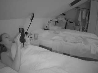 voyeurcam-julmodels-bed-4