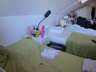voyeurcam-julmodels-bed-4