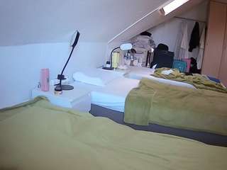 voyeurcam-julmodels-bed-4