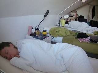 voyeurcam-julmodels-bed-4