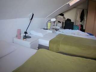 voyeurcam-julmodels-bed-4