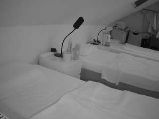 voyeurcam-julmodels-bed-4
