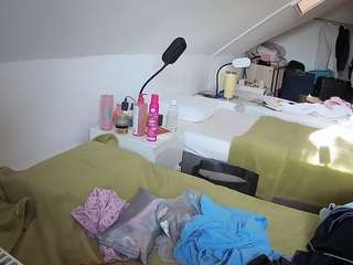 voyeurcam-julmodels-bed-4