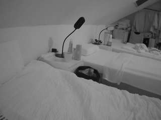 voyeurcam-julmodels-bed-4