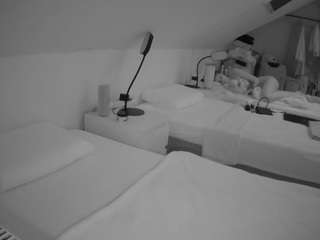 voyeurcam-julmodels-bed-4
