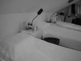 voyeurcam-julmodels-bed-4