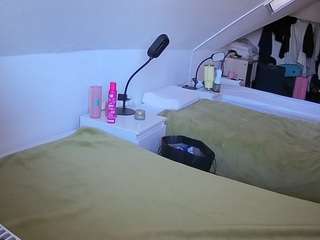 voyeurcam-julmodels-bed-4