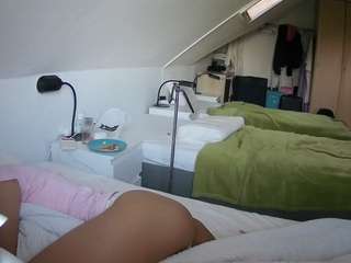 voyeurcam-julmodels-bed-4