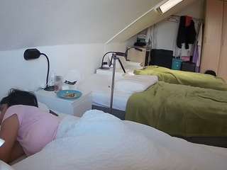 voyeurcam-julmodels-bed-4