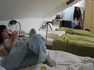 voyeurcam-julmodels-bed-4