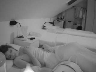 voyeurcam-julmodels-bed-4