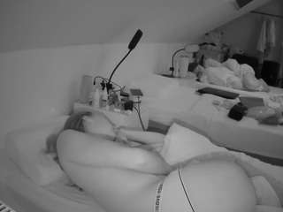 voyeurcam-julmodels-bed-4