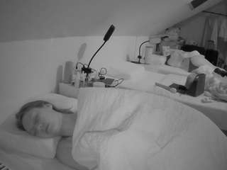voyeurcam-julmodels-bed-4