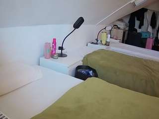 voyeurcam-julmodels-bed-4 Sex Cam Show