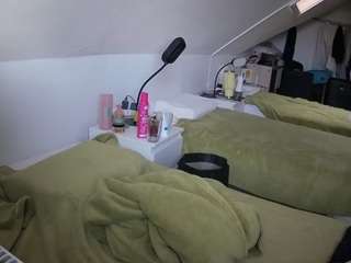 voyeurcam-julmodels-bed-4 Sex Cam Show