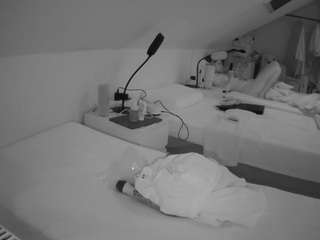 voyeurcam-julmodels-bed-4 Sex Cam Show